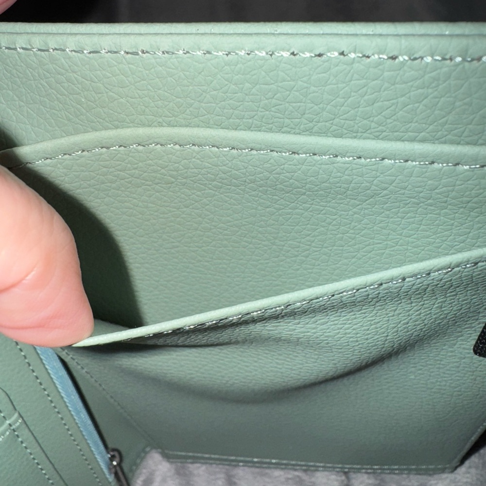 Cobak Sage Green Compact Leather Organizer With Pockets And Zip Money Pocket - Picture 6 of 8